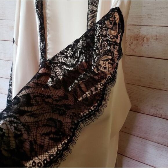 NWT Victoria's Secret Satin/Lace Kimono Robe with Tie Belt - Picture 3 of 6